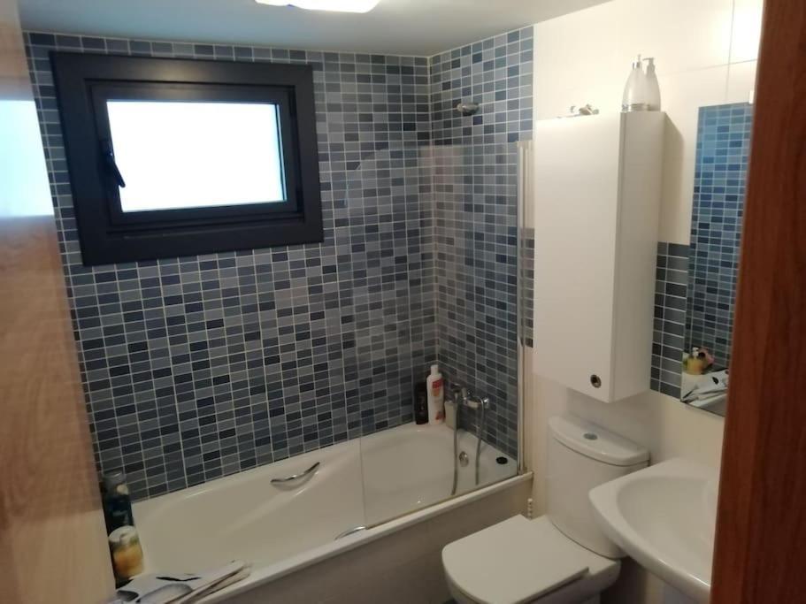 Habitacion En Piso Compartido Cerca De Playa De Samil Vigo Exterior foto