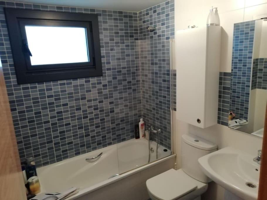Habitacion En Piso Compartido Cerca De Playa De Samil Vigo Exterior foto